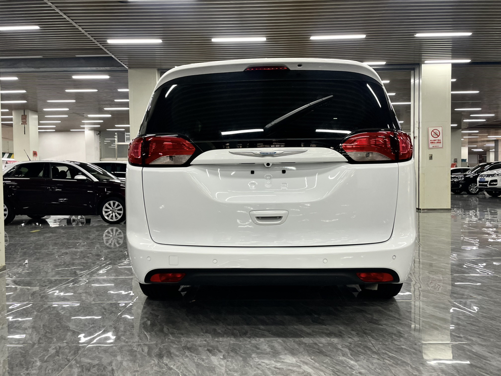 Chrysler Grand Voyager PHEV (Import)