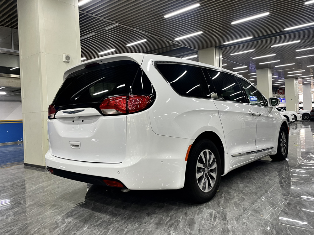 Chrysler Grand Voyager PHEV (Import)