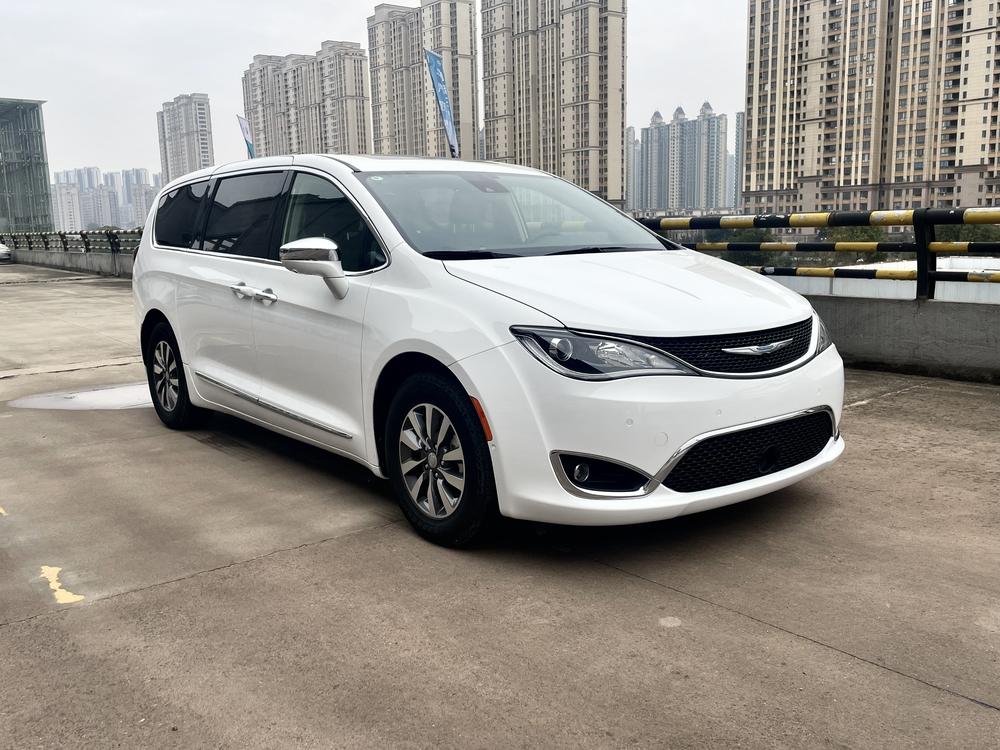 Chrysler Grand Voyager PHEV (Import)