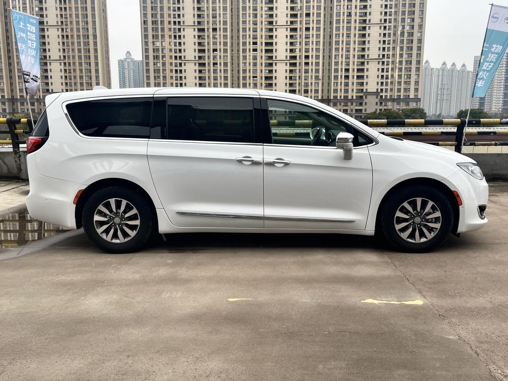 Chrysler Grand Voyager PHEV (Import)
