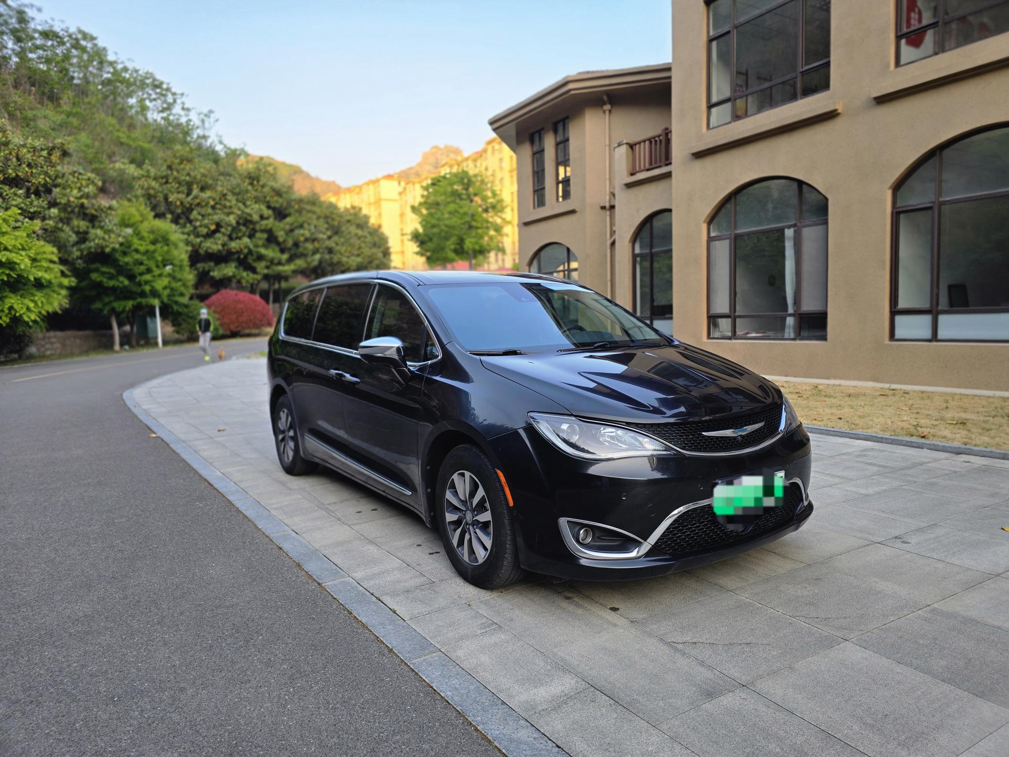 Chrysler Grand Voyager PHEV (Import)