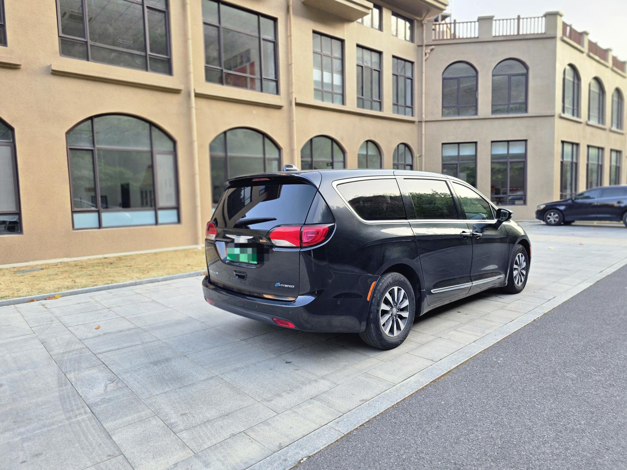Chrysler Grand Voyager PHEV (Import)