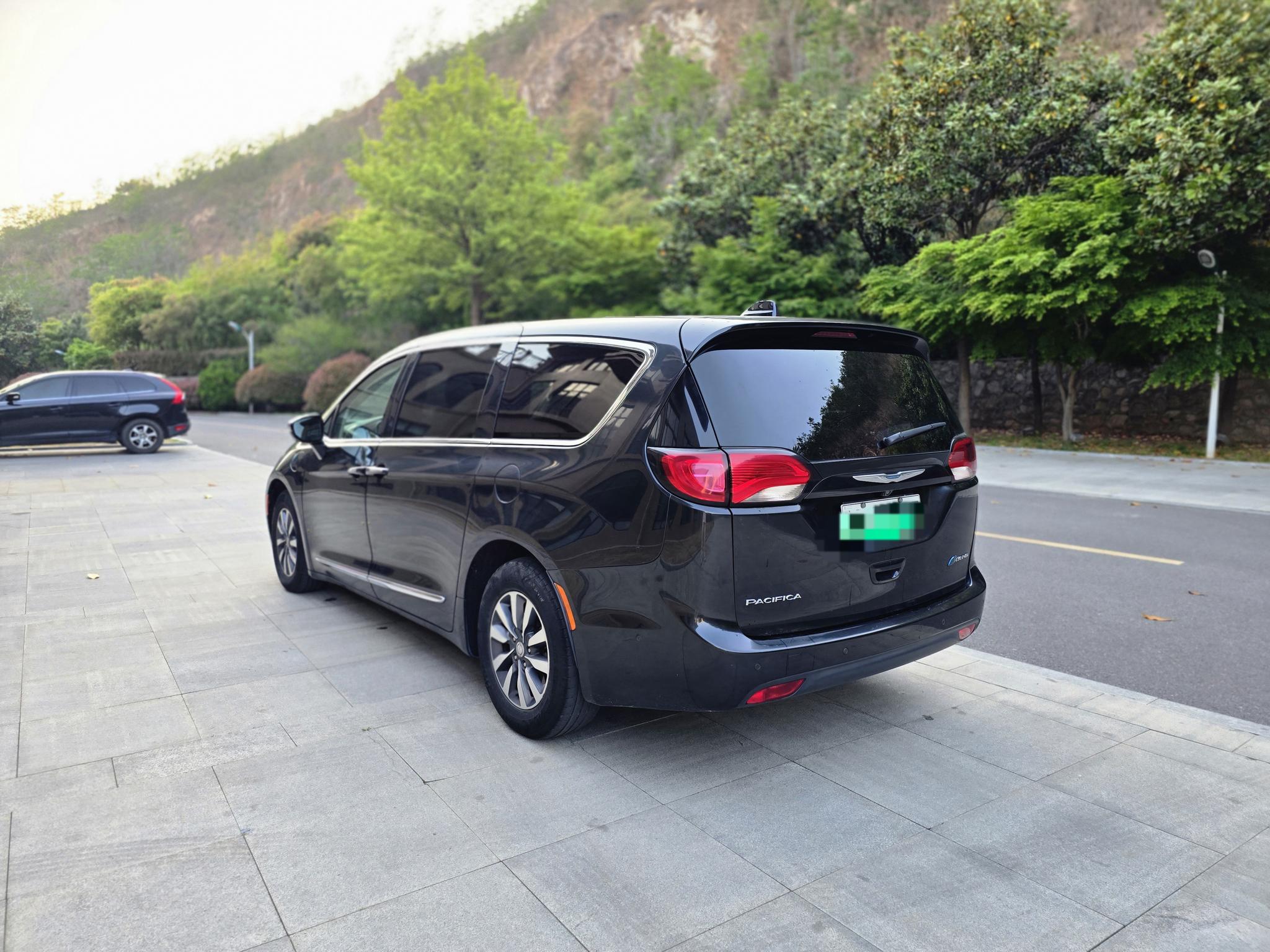 Chrysler Grand Voyager PHEV (Import)