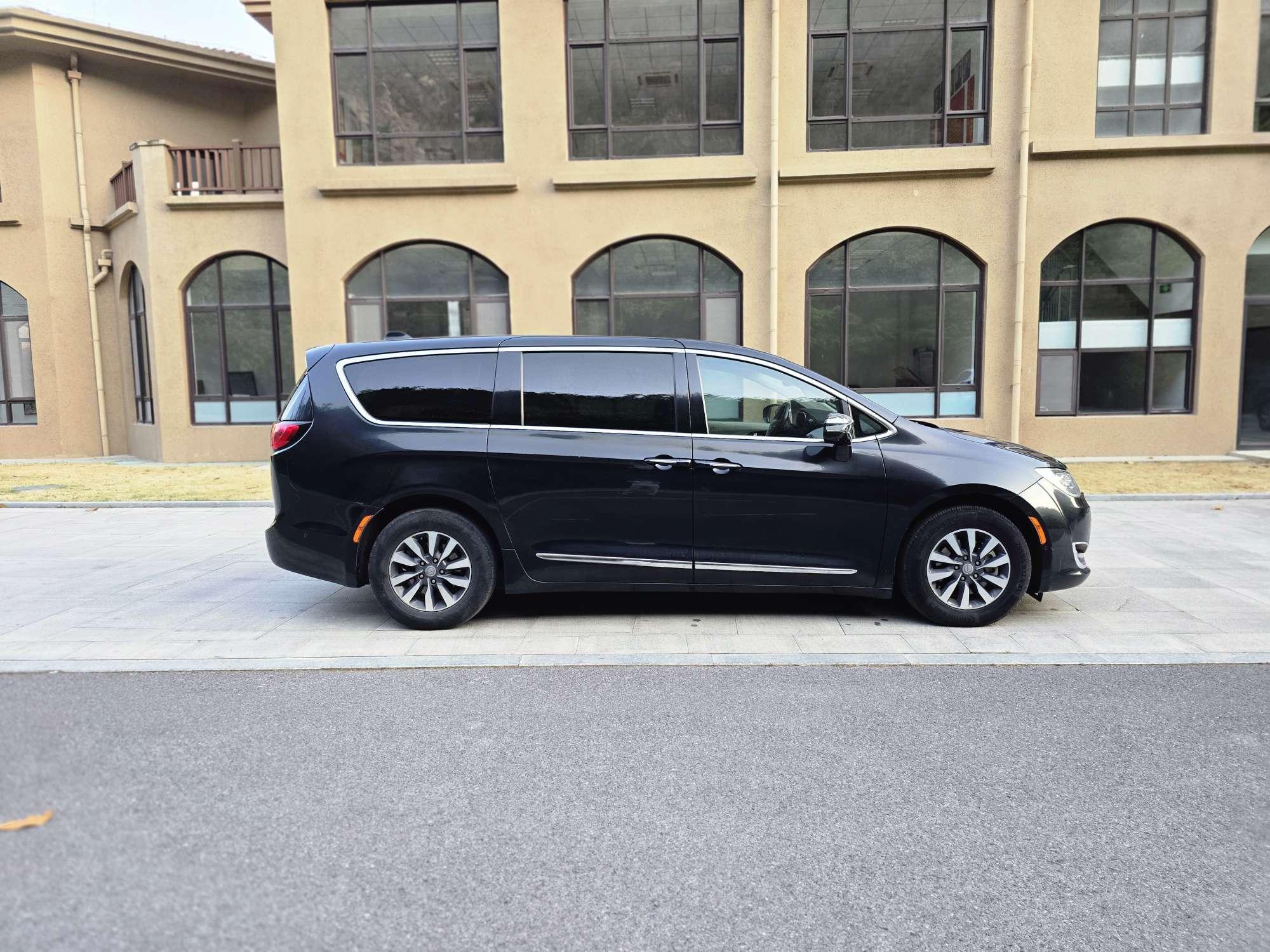Chrysler Grand Voyager PHEV (Import)
