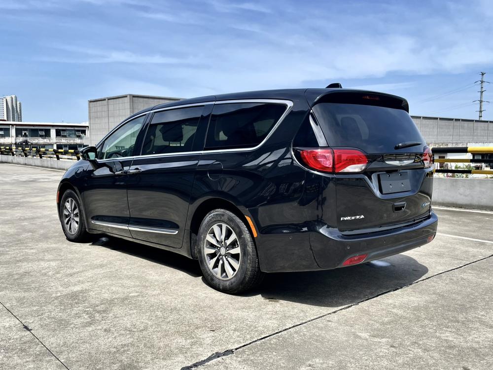 Chrysler Grand Voyager PHEV (Import)
