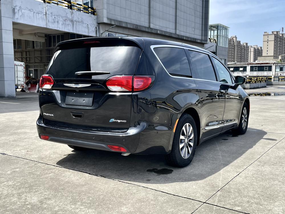 Chrysler Grand Voyager PHEV (Import)