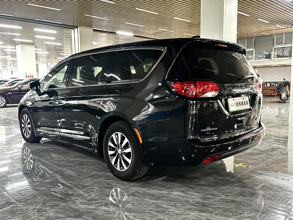 Chrysler Grand Voyager PHEV (Import)