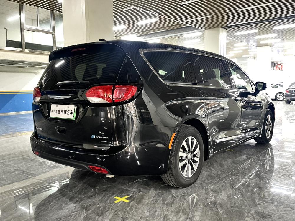 Chrysler Grand Voyager PHEV (Import)