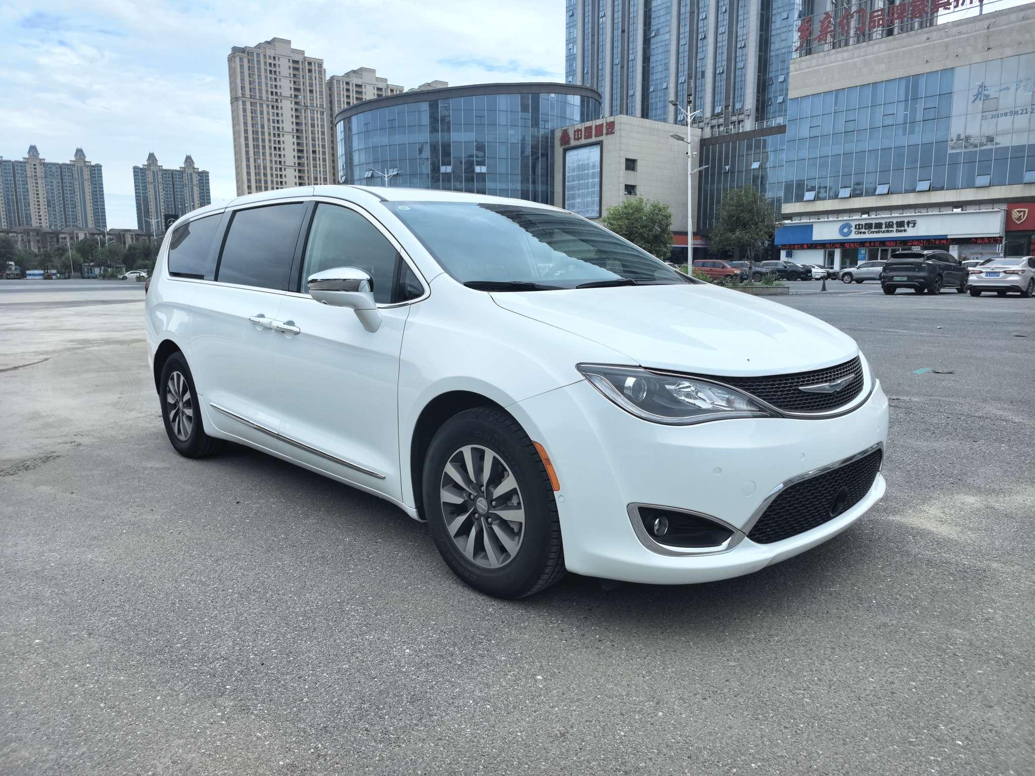 Chrysler Grand Voyager PHEV (Import)