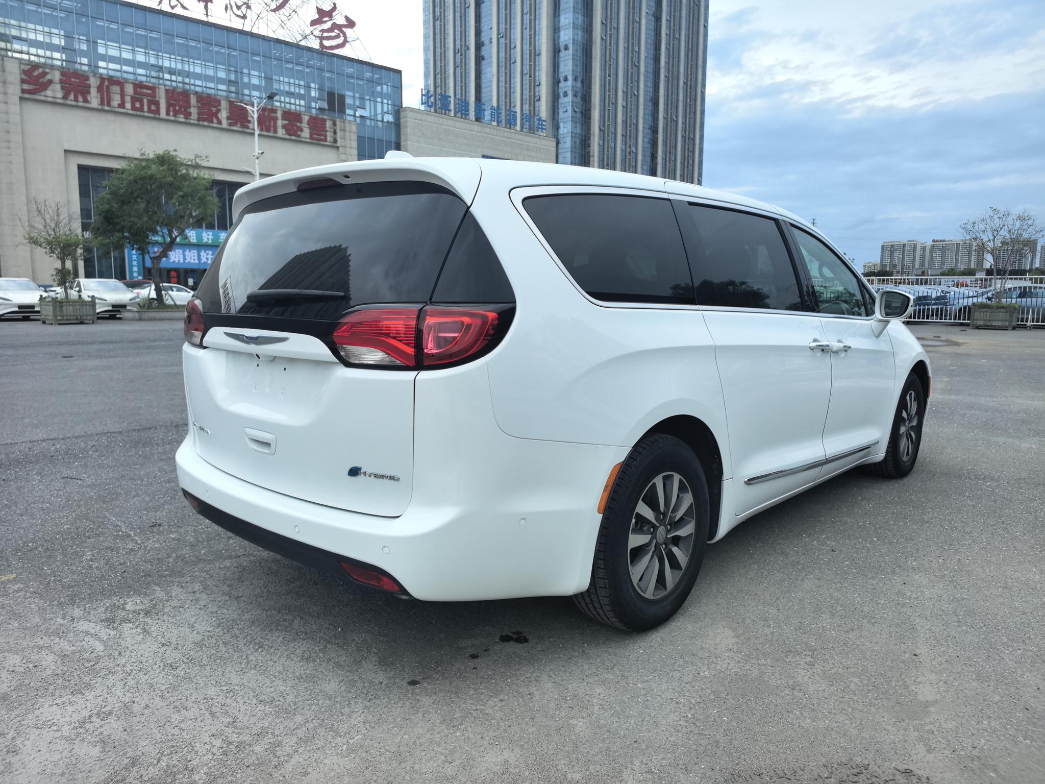 Chrysler Grand Voyager PHEV (Import)
