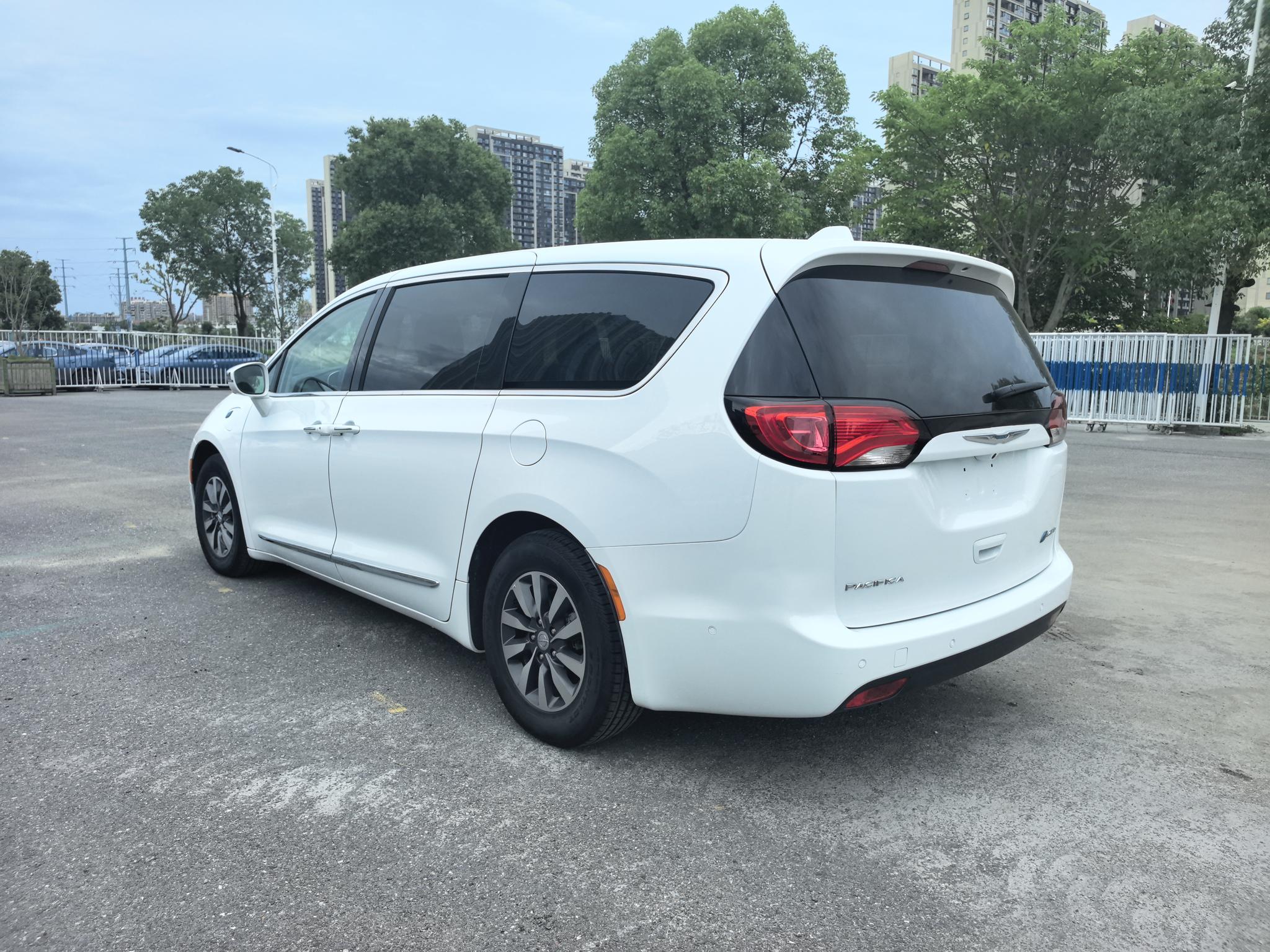 Chrysler Grand Voyager PHEV (Import)