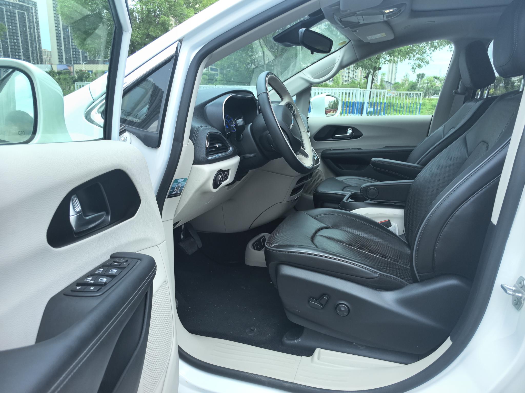 Chrysler Grand Voyager PHEV (Import)