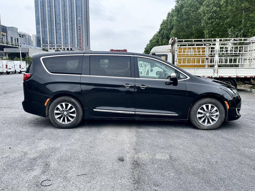 Chrysler Grand Voyager PHEV (Import)