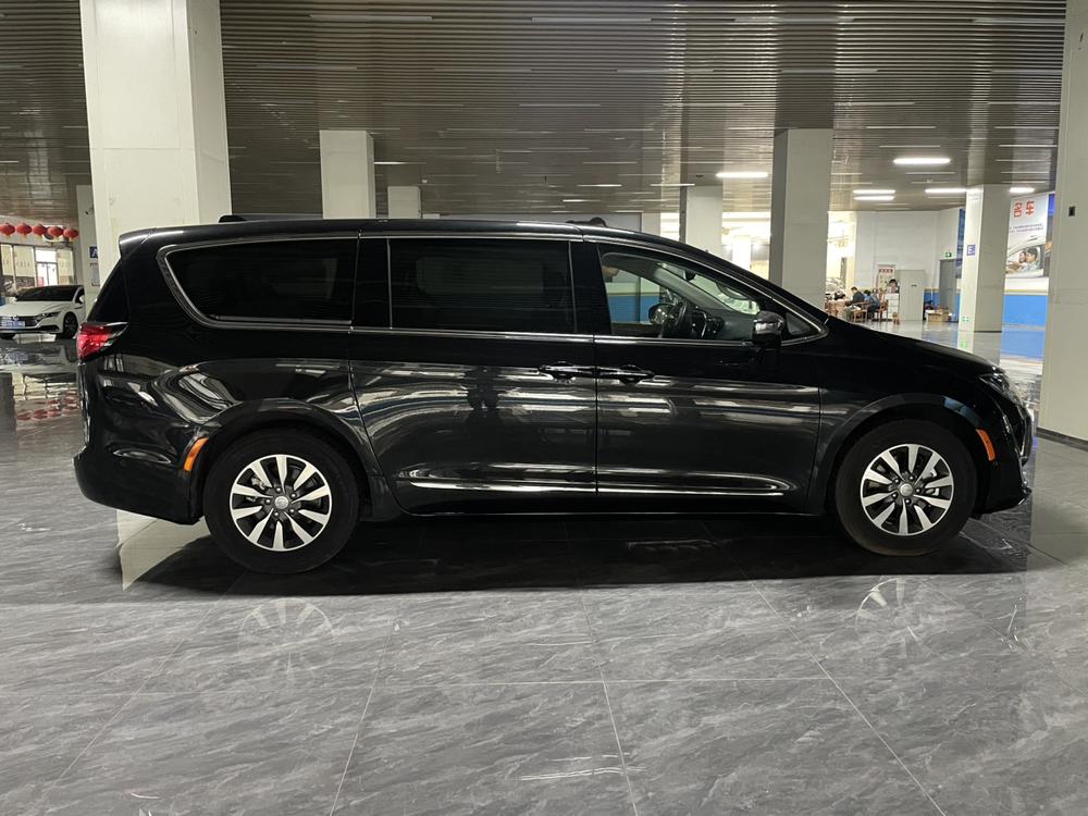 Chrysler Grand Voyager PHEV (Import)