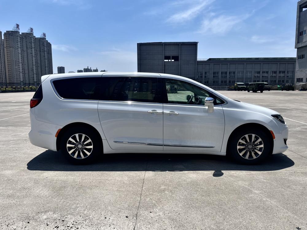 Chrysler Grand Voyager PHEV (Import)