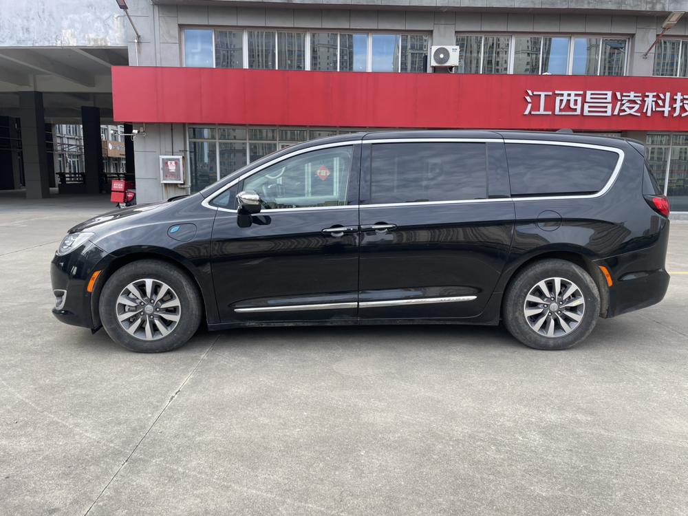 Chrysler Grand Voyager PHEV (Import)