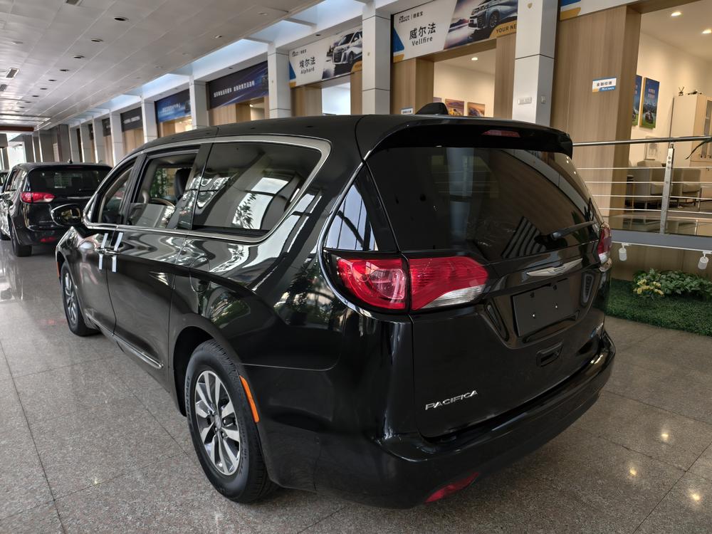 Chrysler Grand Voyager PHEV (Import)