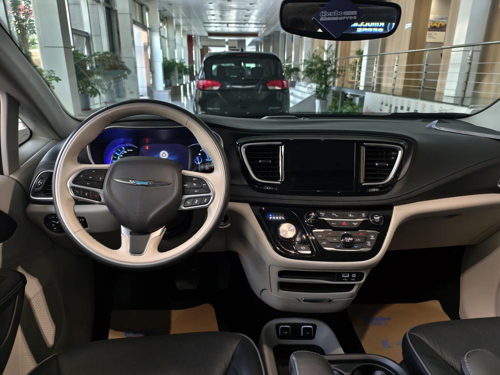 Chrysler Grand Voyager PHEV (Import)