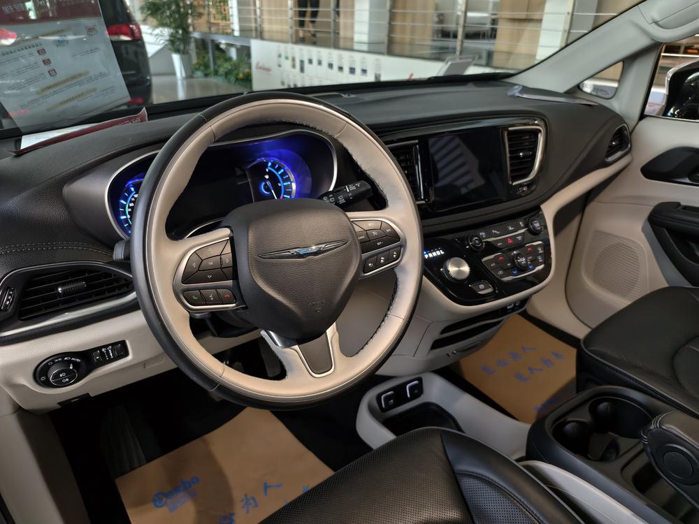 Chrysler Grand Voyager PHEV (Import)