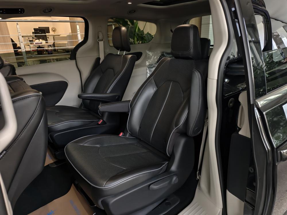 Chrysler Grand Voyager PHEV (Import)