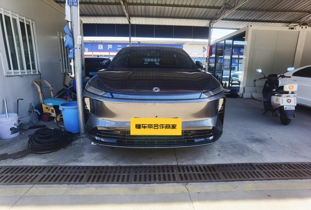 Dongfeng Fengshen Dongfeng Fengshen L8 PHEV