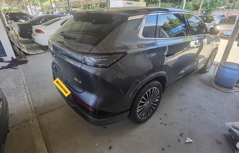 Dongfeng Fengshen Dongfeng Fengshen L8 PHEV