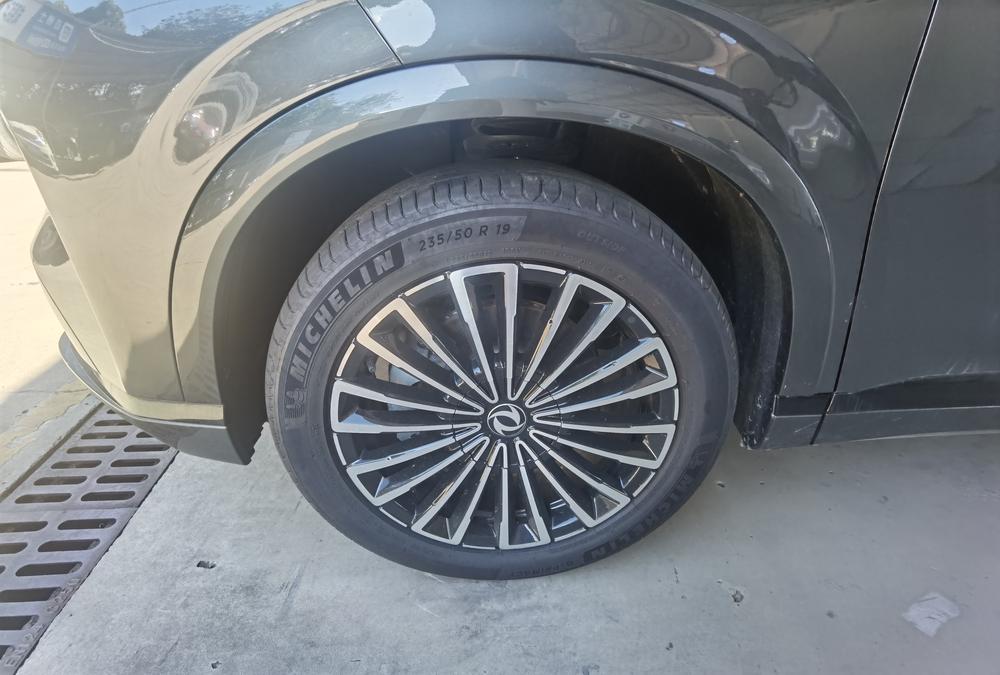 Dongfeng Fengshen Dongfeng Fengshen L8 PHEV