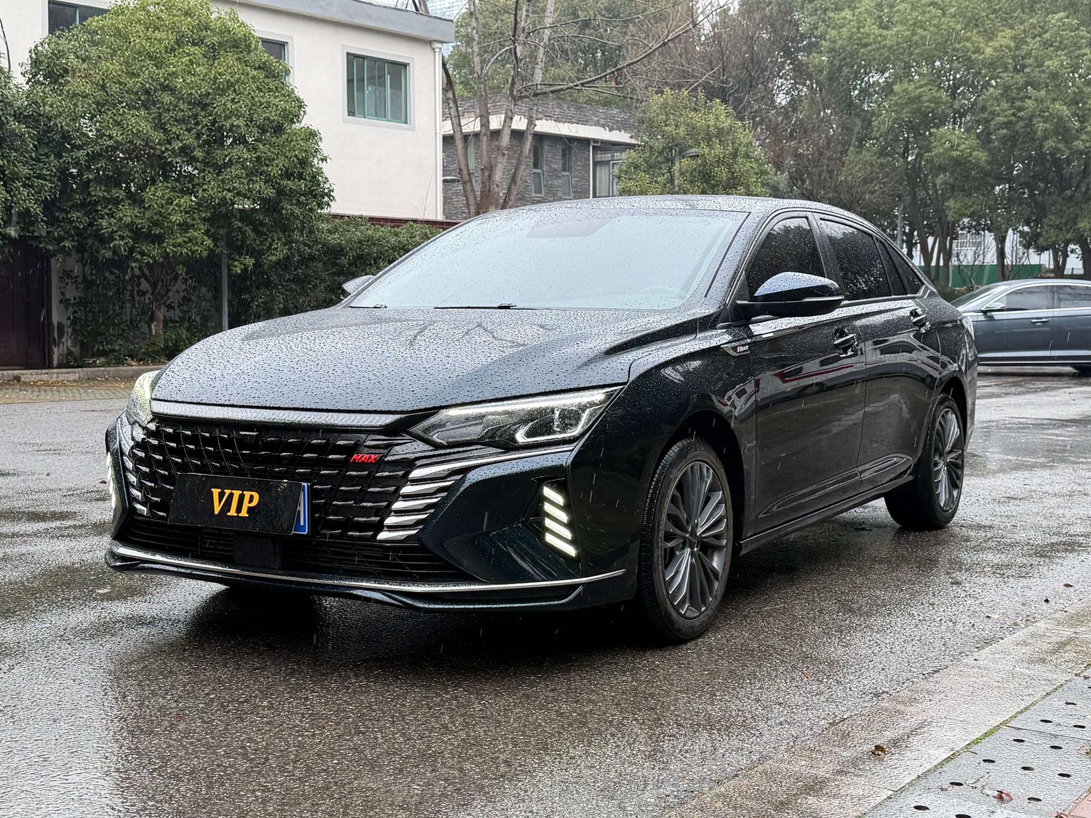 Dongfeng Fengshen Yixuan MAX