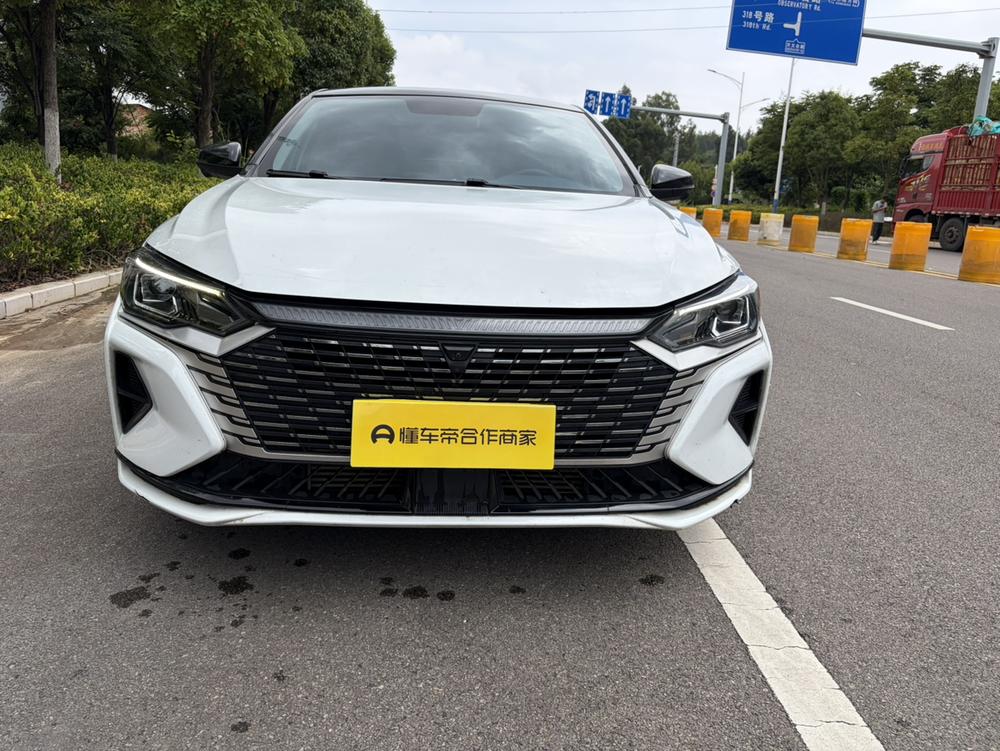 Dongfeng Fengshen Yixuan MAX