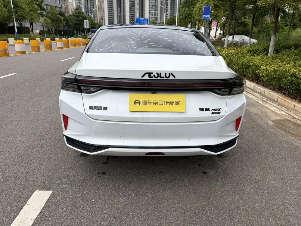 Dongfeng Fengshen Yixuan MAX