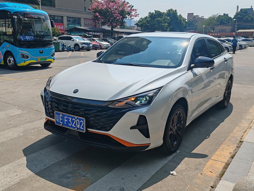 Dongfeng Fengshen Yixuan MAX