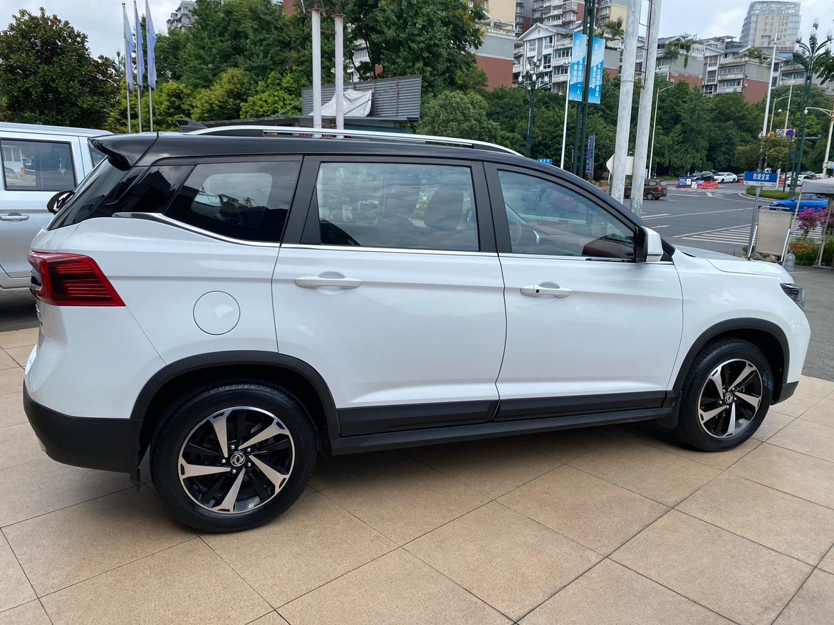 Dongfeng Fengxing Forthing T5