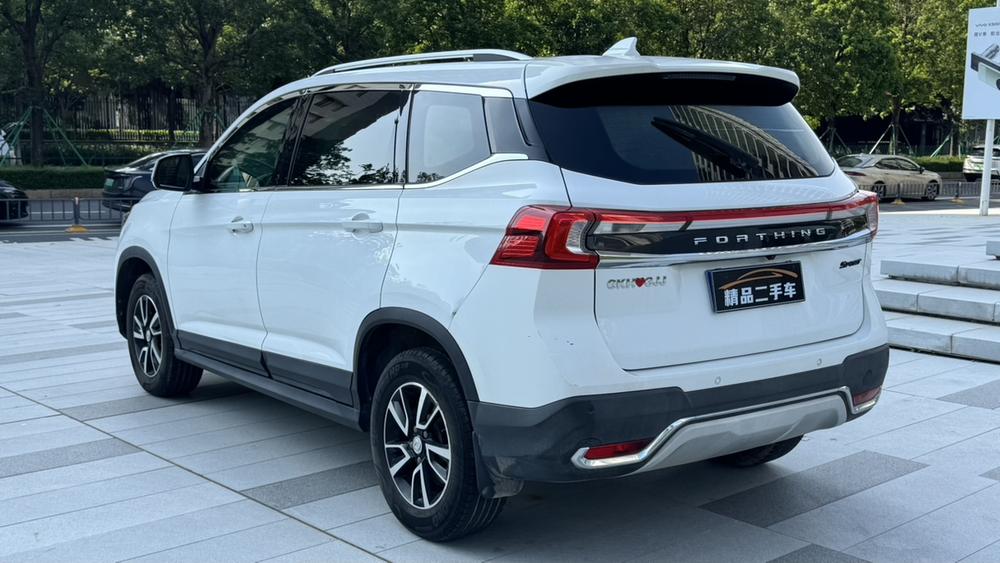 Dongfeng Fengxing Forthing T5