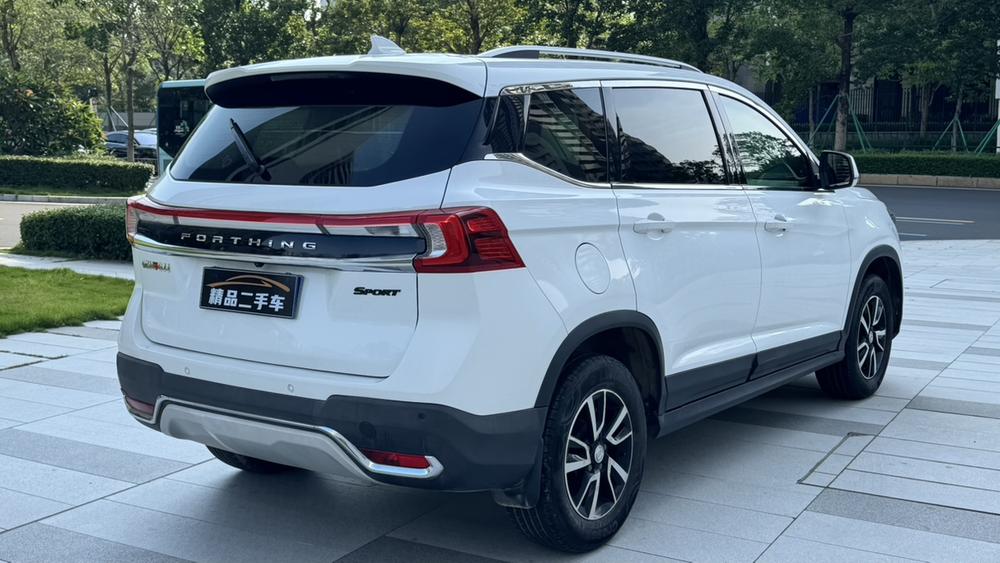 Dongfeng Fengxing Forthing T5
