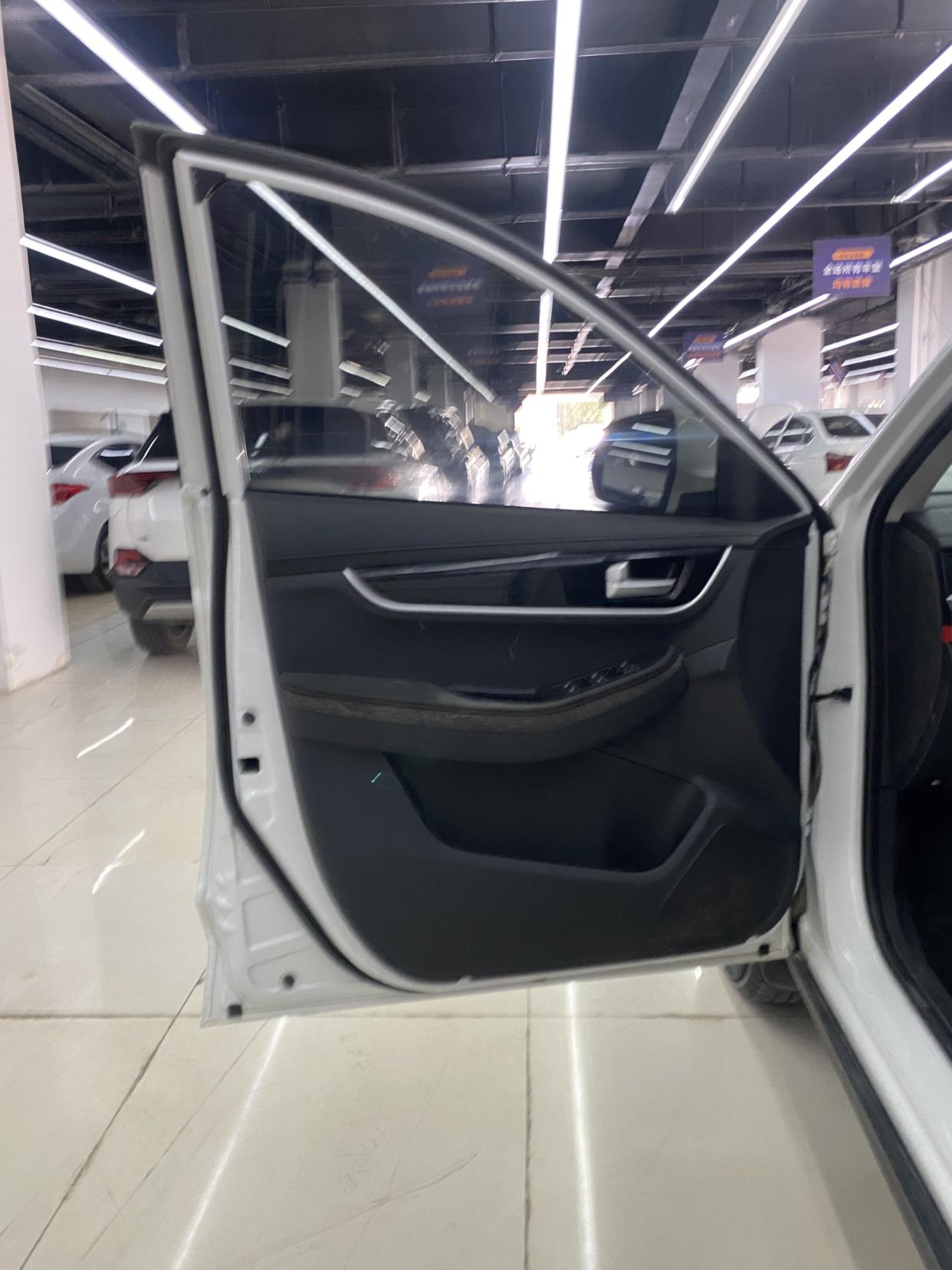 Dongfeng Fengxing Forthing T5