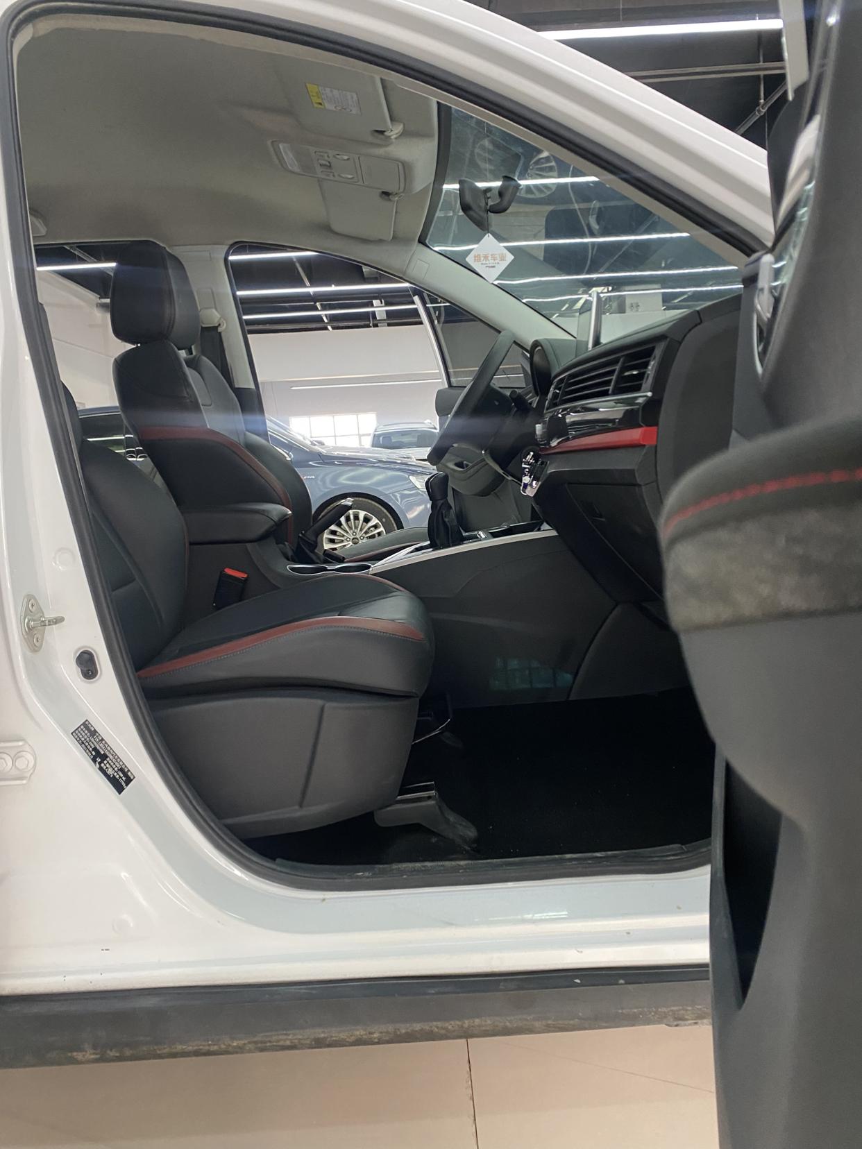 Dongfeng Fengxing Forthing T5