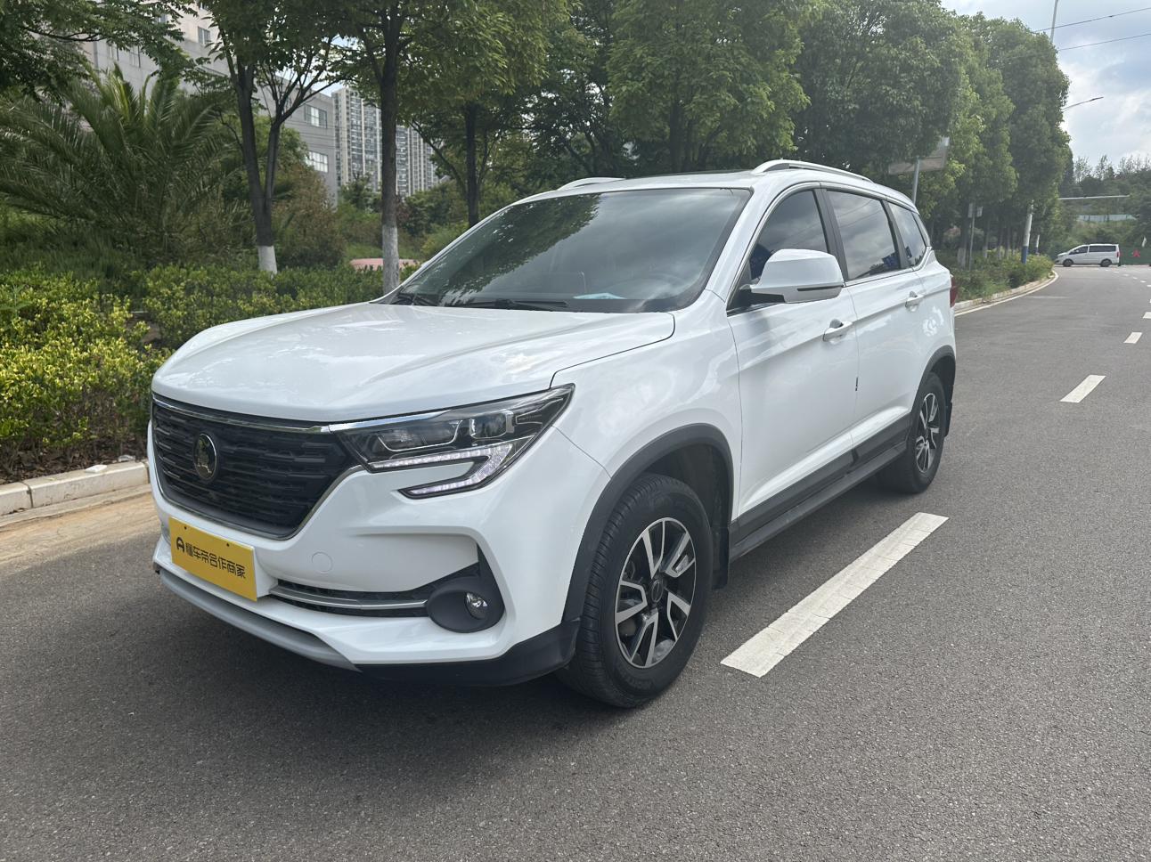 Dongfeng Fengxing Forthing T5