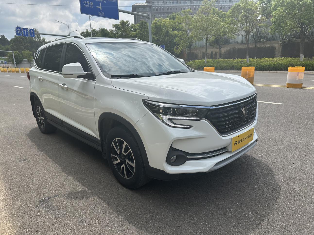 Dongfeng Fengxing Forthing T5