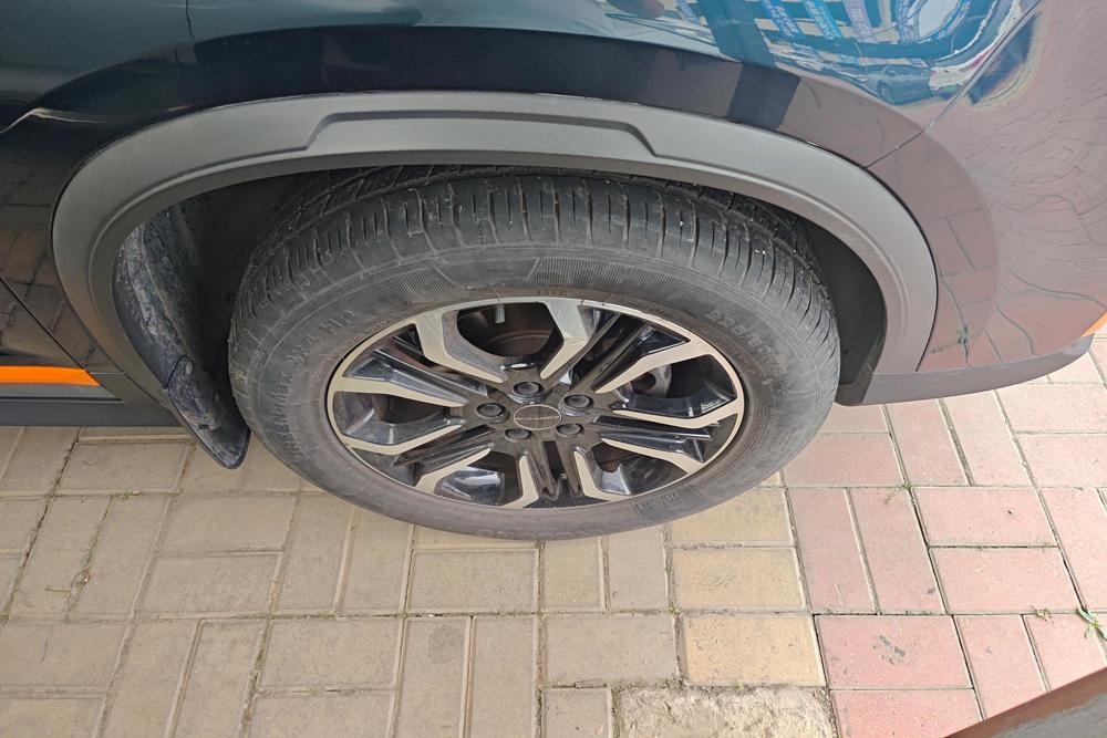 Dongfeng Fengxing Forthing T5