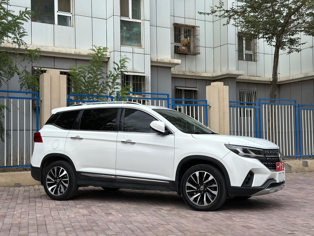 Dongfeng Fengxing Forthing T5