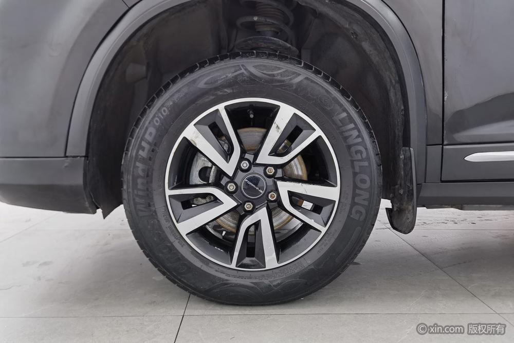 Dongfeng Fengxing Forthing T5
