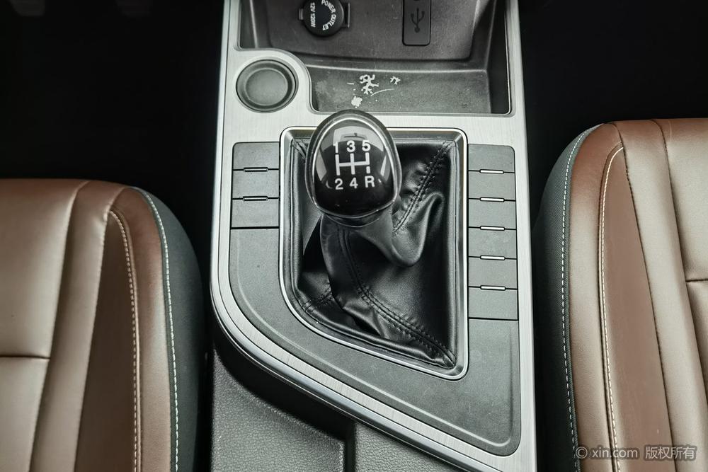Dongfeng Fengxing Forthing T5