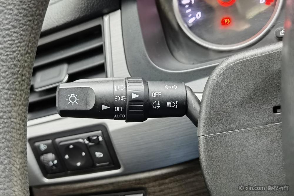 Dongfeng Fengxing Forthing T5
