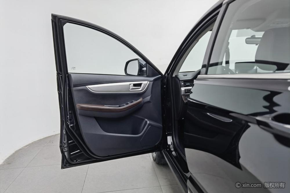 Dongfeng Fengxing Forthing T5