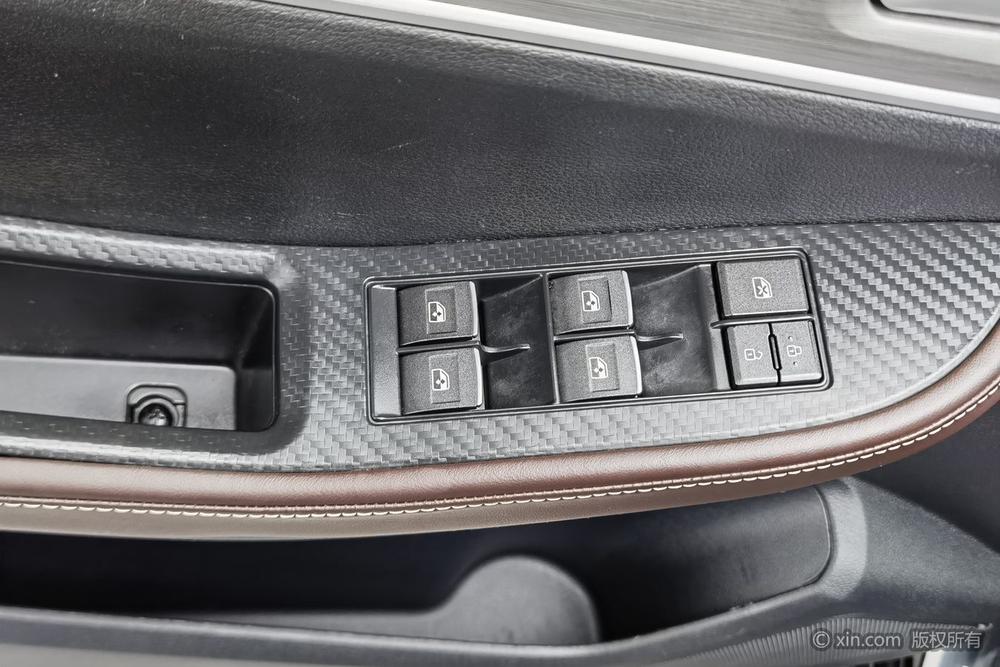 Dongfeng Fengxing Forthing T5