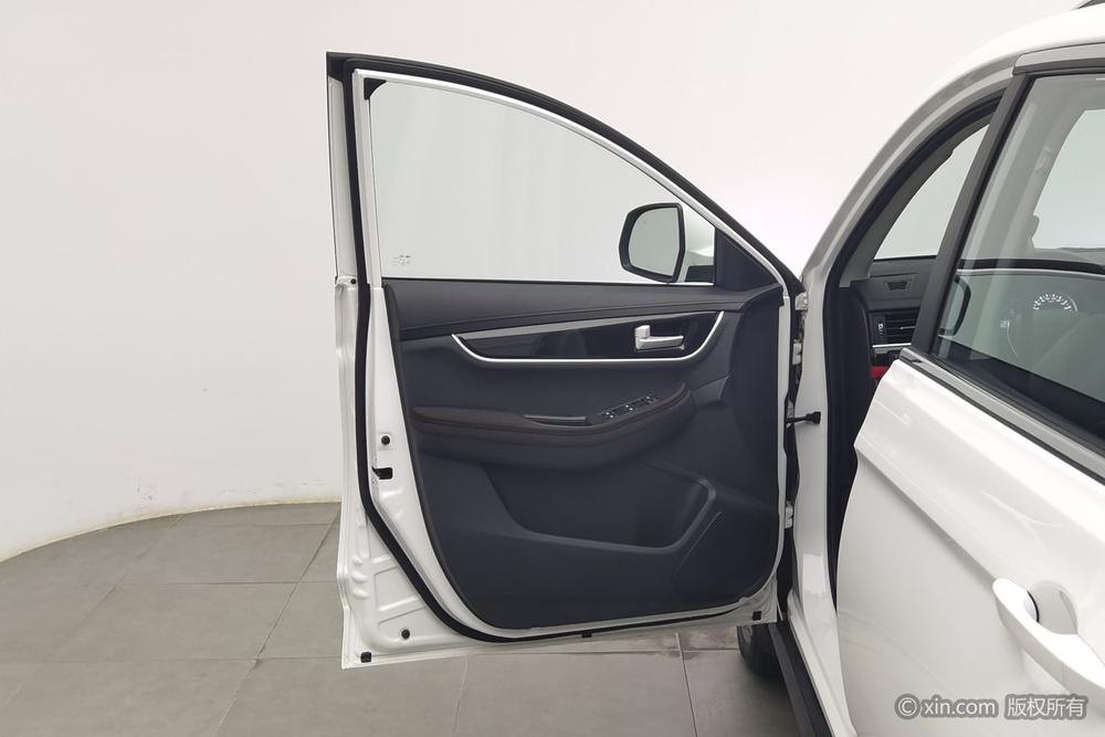 Dongfeng Fengxing Forthing T5