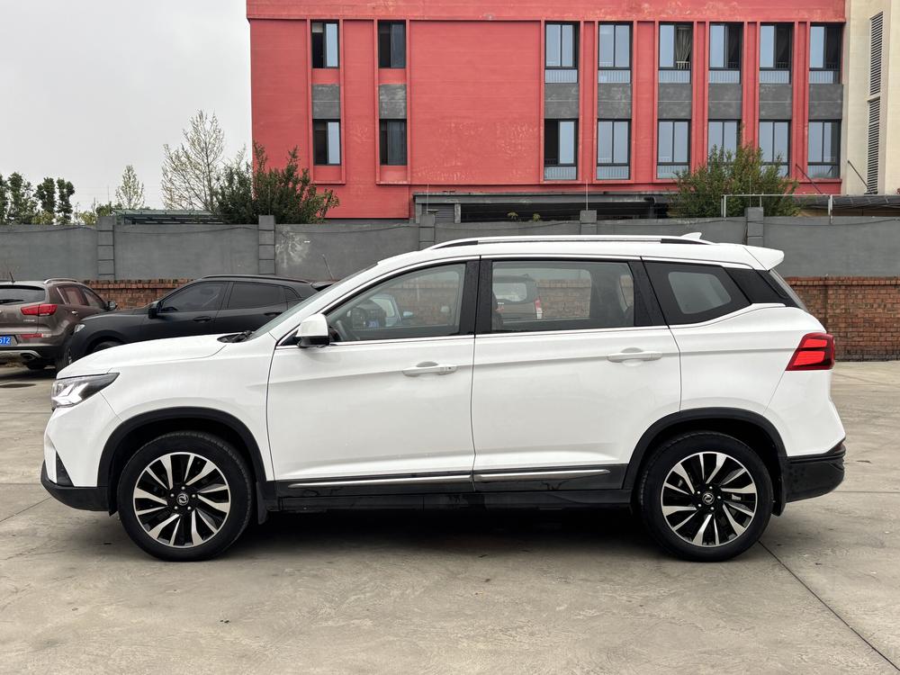 Dongfeng Fengxing Forthing T5