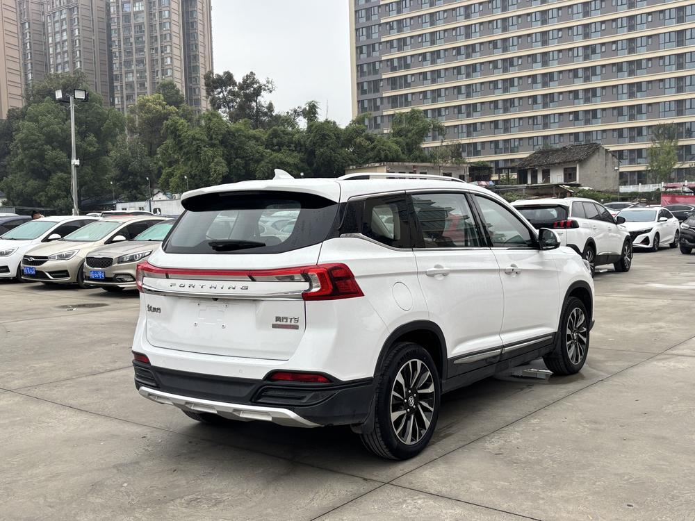 Dongfeng Fengxing Forthing T5