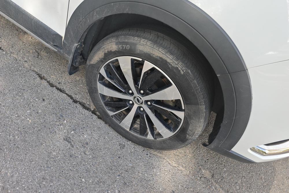 Dongfeng Fengxing Jingyi X6