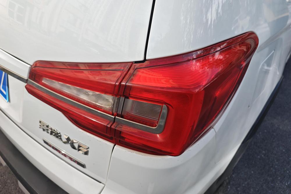 Dongfeng Fengxing Jingyi X6